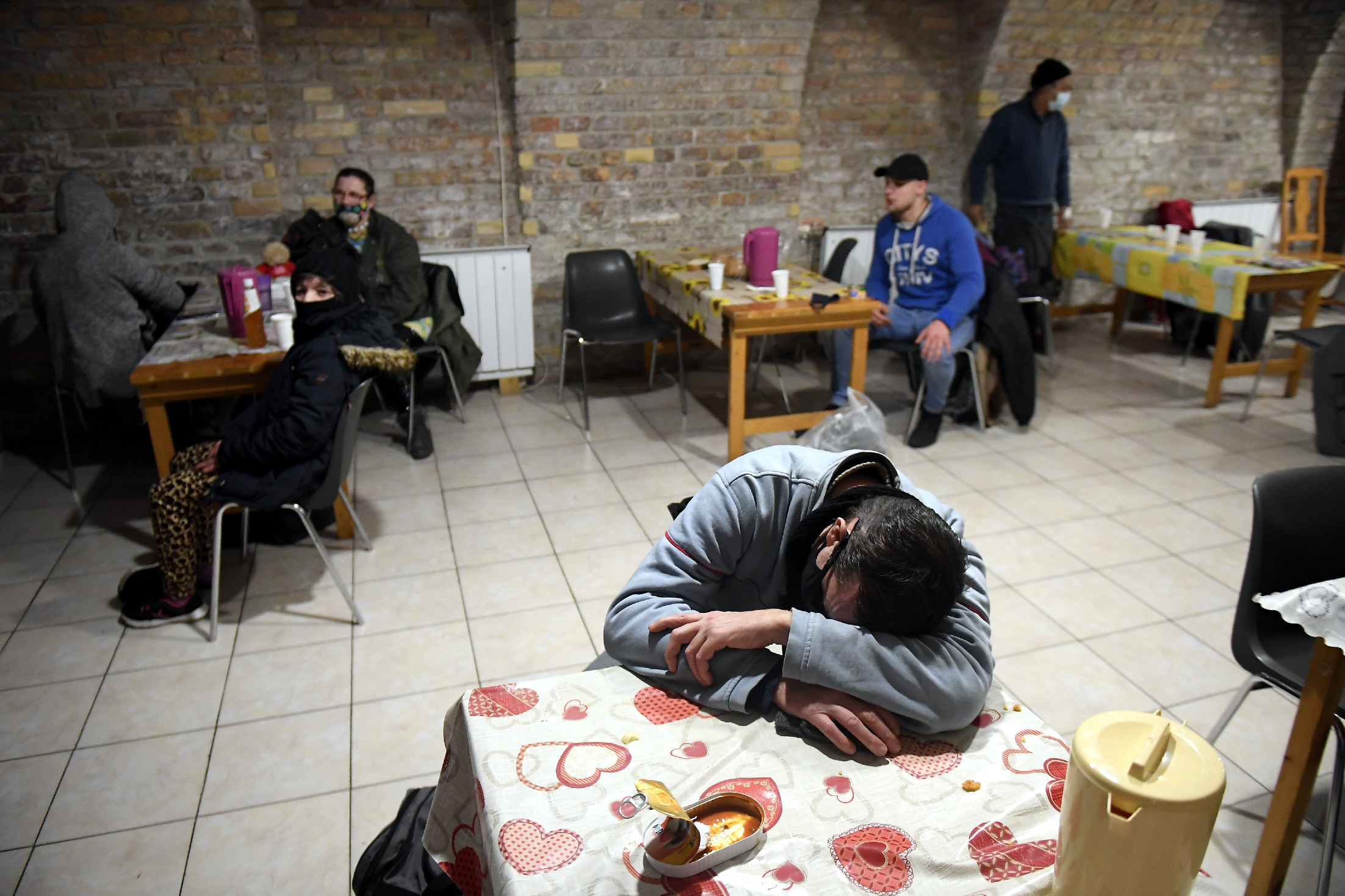 Nincs elég melegedő: vidékről is Budapestre küldik a hajléktalanokat