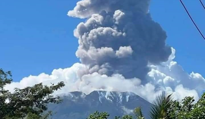 Hawaii után Salvadorban is kitört egy vulkán