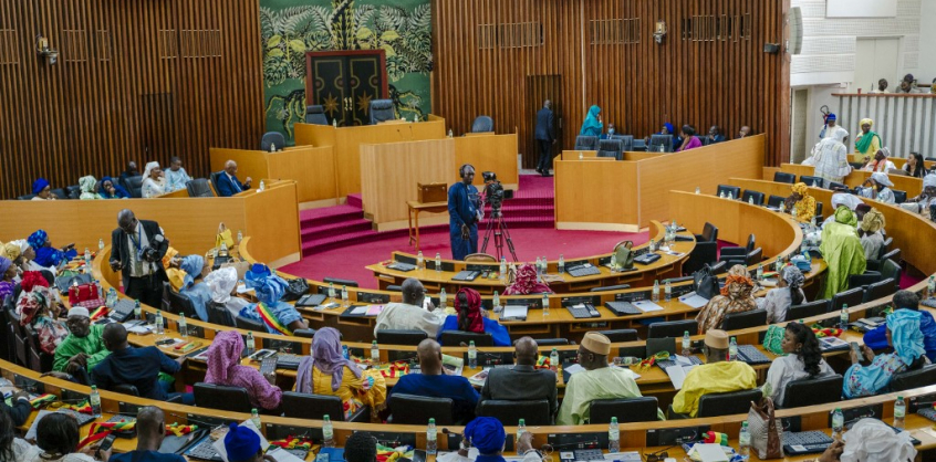 Pofonok és székek is repültek a szenegáli parlamentben