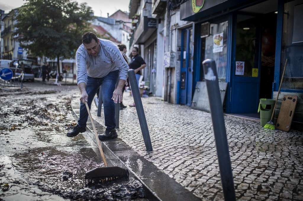 Halálos áldozata van a lisszaboni árvíznek