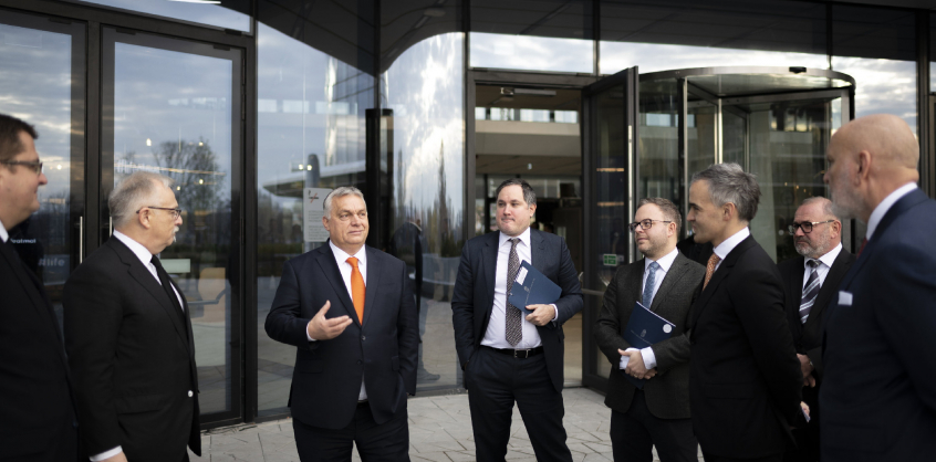 Orbán látogatást tett a Mol-nál
