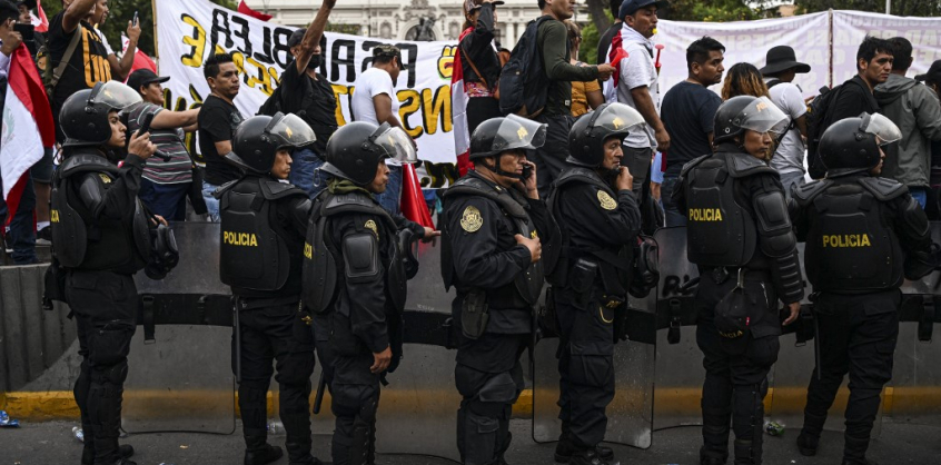 Két halott, sok sérült Peruban a tüntetések után