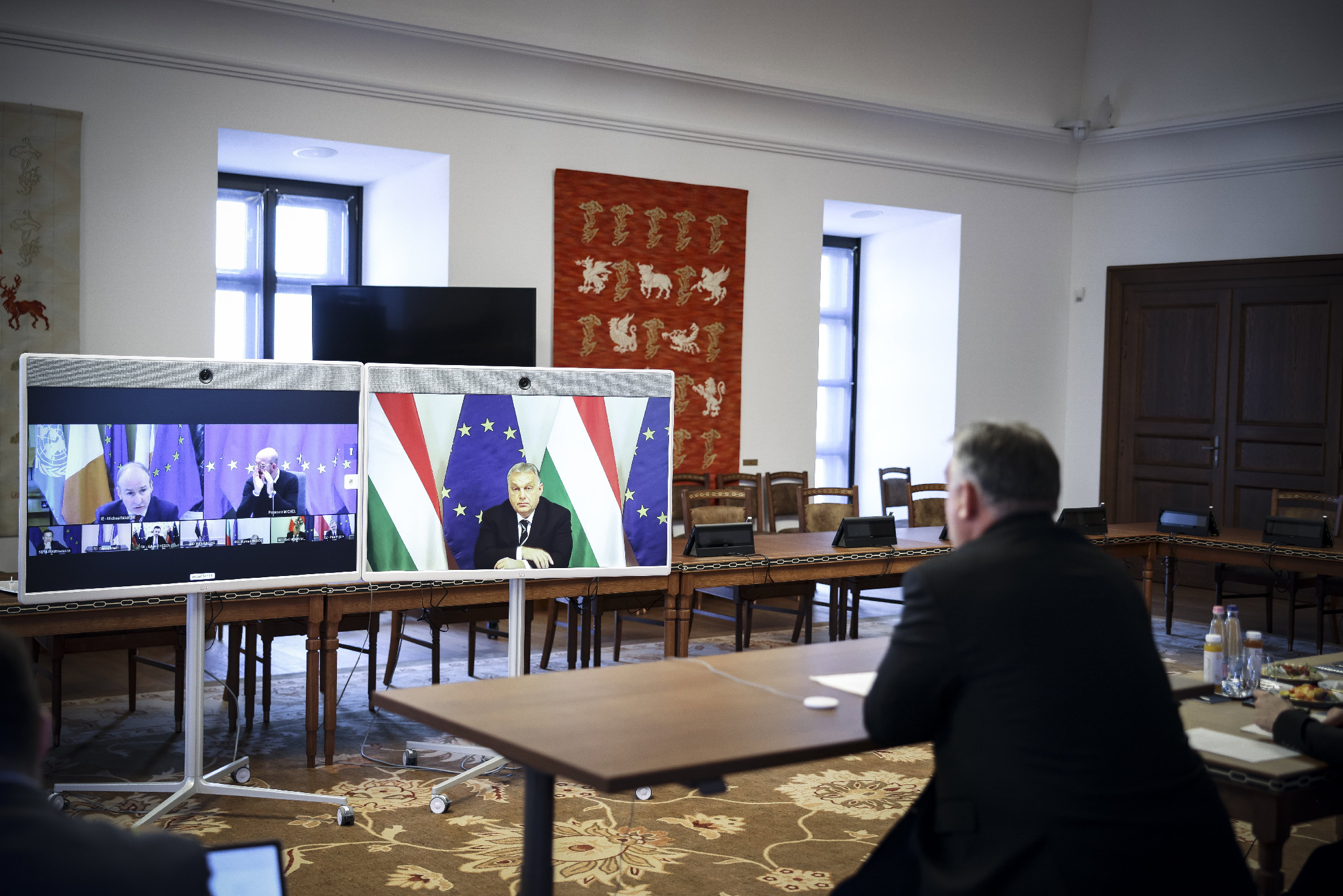 Orbán Viktor az EU-csúcsot előkészítő kormányfői egyeztetésen vett részt