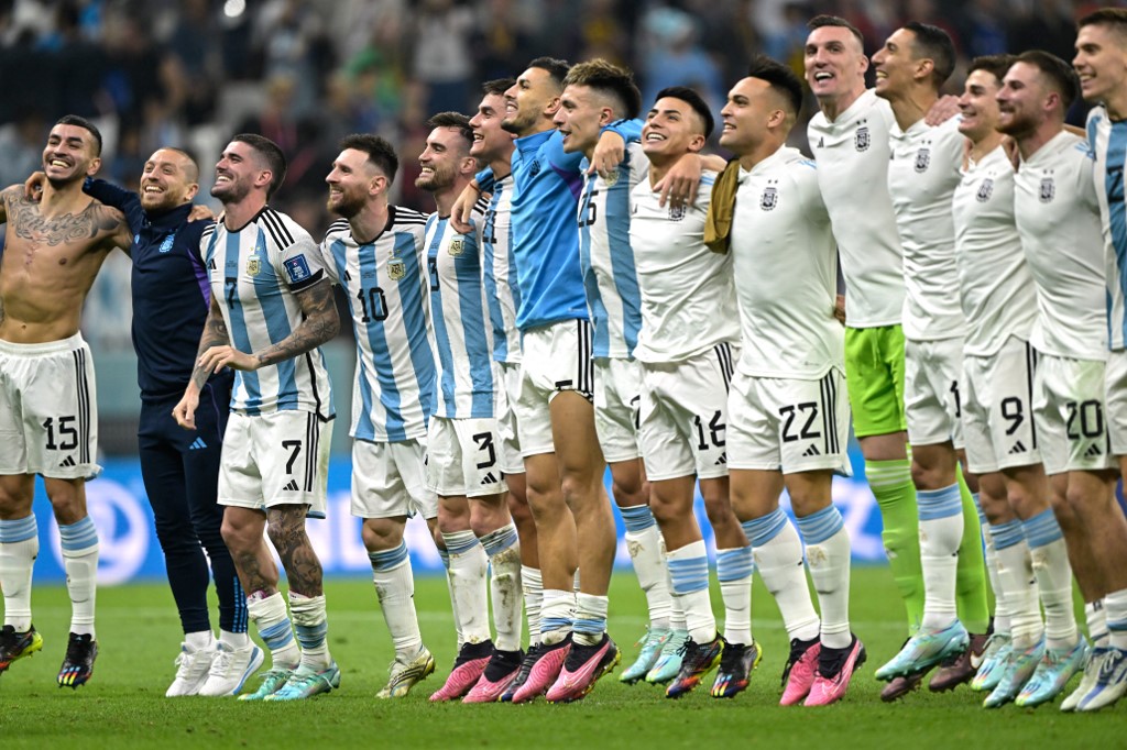Argentína jutott elsőként a döntőbe