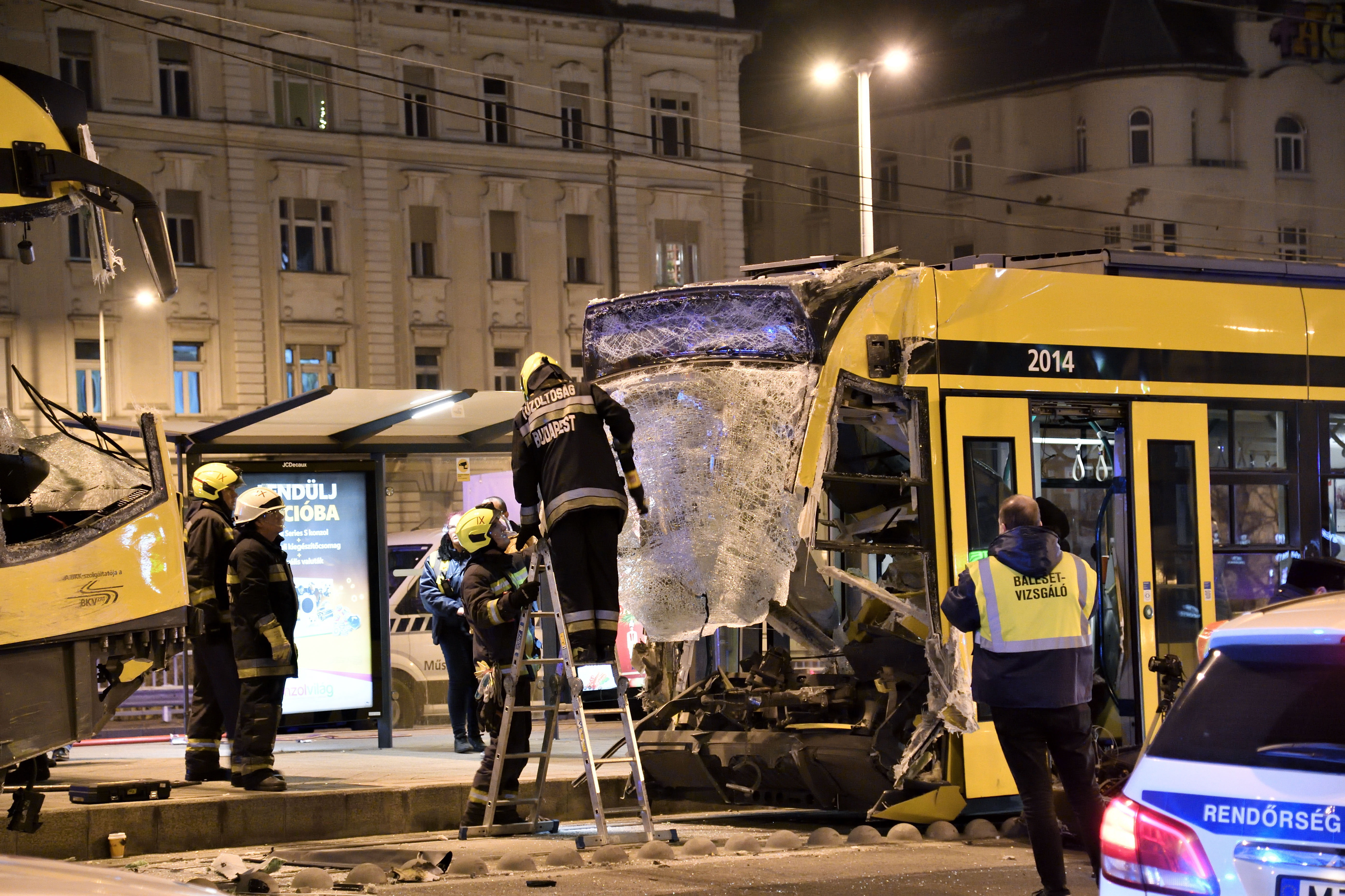 Kiderült, mi okozta a hétfő esti villamosbalesetet