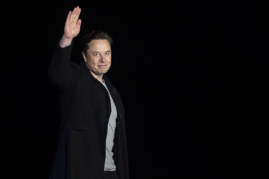 Elon Musk addig marad a Twitter élén, amíg nem talál valakit, aki átvenné a helyét