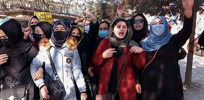 A tálibok megtiltották, hogy a nők civil szervezeteknek dolgozzanak