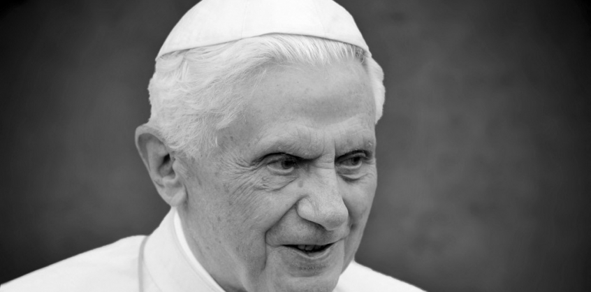 Részletek derültek ki XVI. Benedek pápa temetéséről