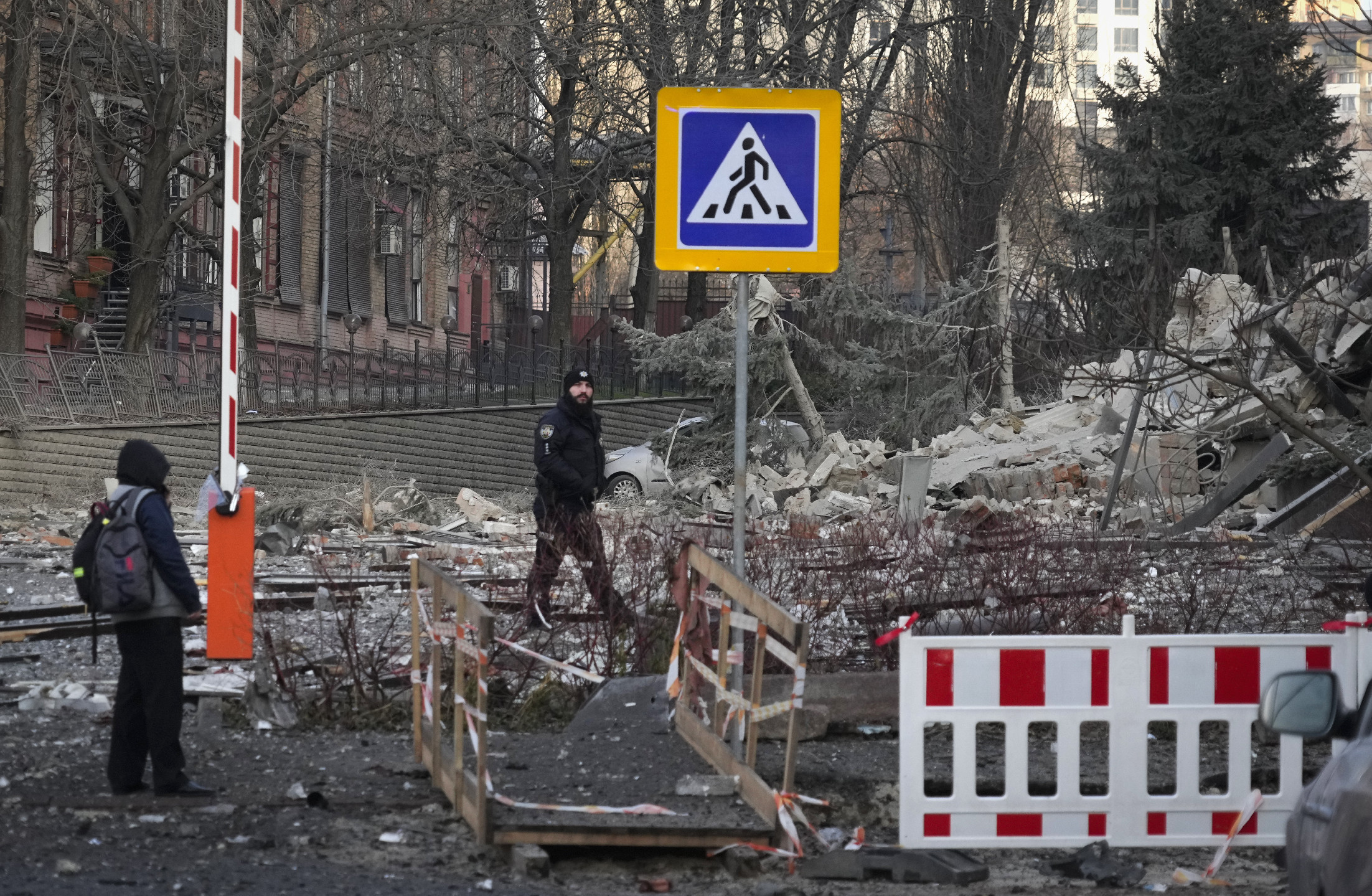 Ismét országos légvédelmi riadót hirdettek Ukrajnában, találatok érték Kijevet