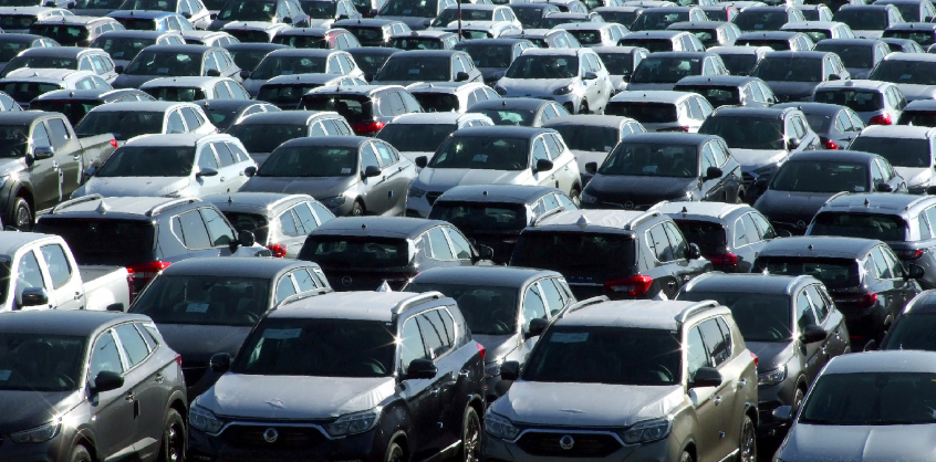 Csökkent a forgalomba helyezett új személygépjárművek száma Magyarországon