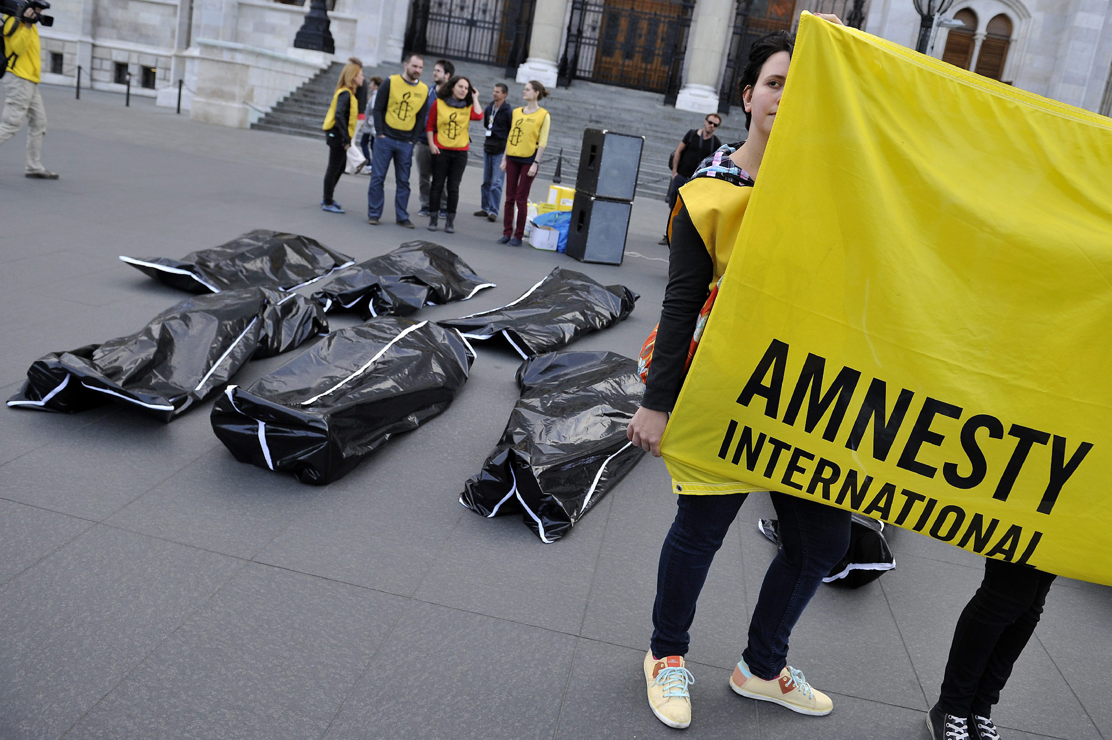 Áll a bál az Amnesty International Magyarországnál: volt munkatársak bántalmazásokról számoltak be