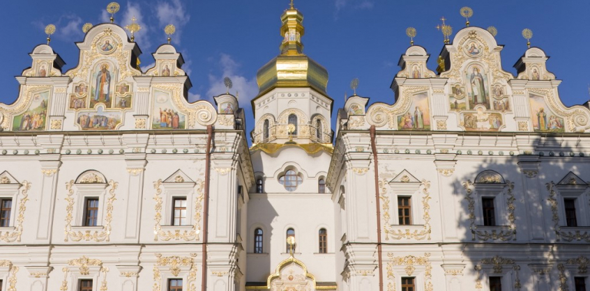 Évtizedek óta először miséztek ukránul a kijevi barlangkolostor székesegyházában