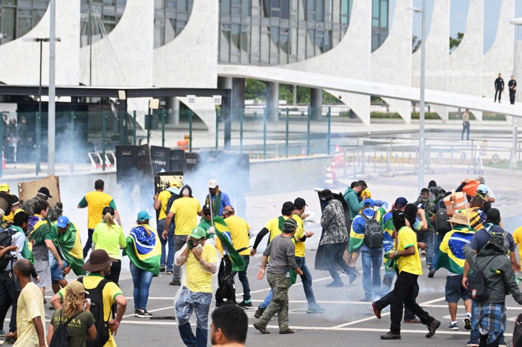 Bolsonaro hívei megrohamozták a brazil kongresszus épületét