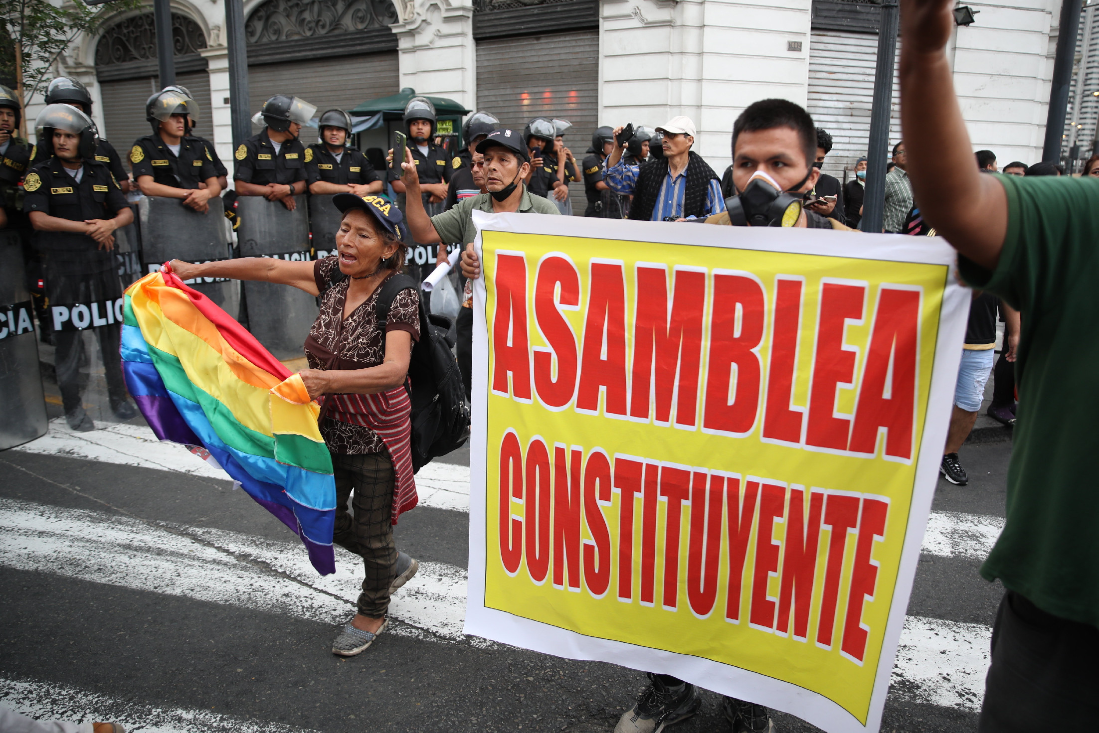 Marad a tüntetések miatt elrendelt szükségállapot Peruban