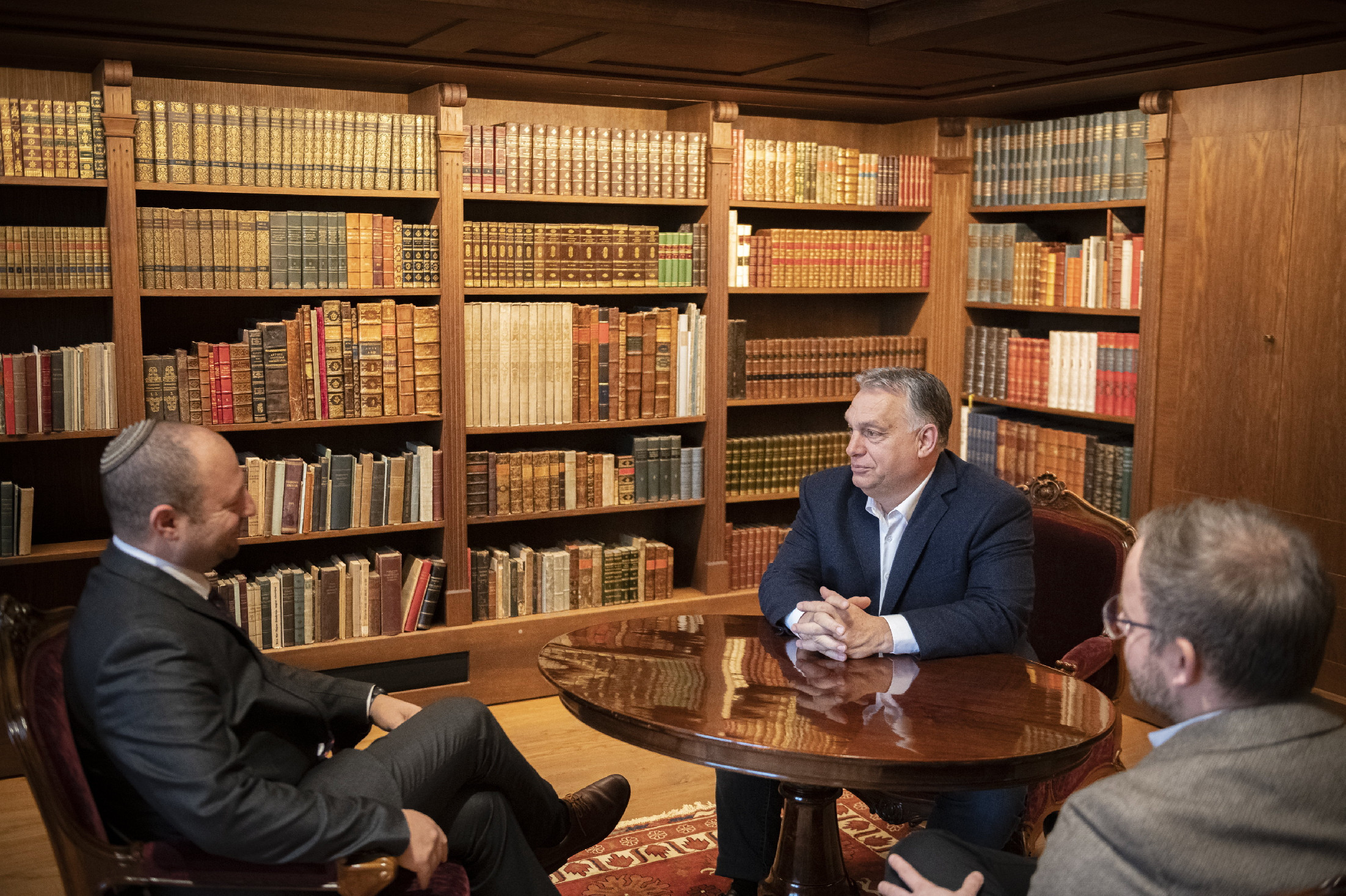 Orbán izraeli politikai vezetőt fogadott a Karmelita kolostorban