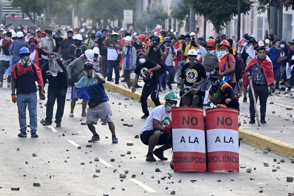 Már békülne a perui elnök a tüntetőkkel