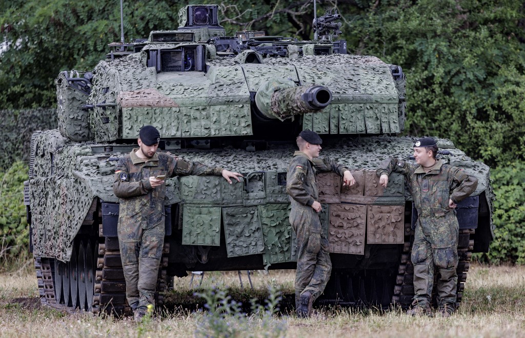 Putyin Sztálingrádban: Ismét német tankok fenyegetik Oroszországot