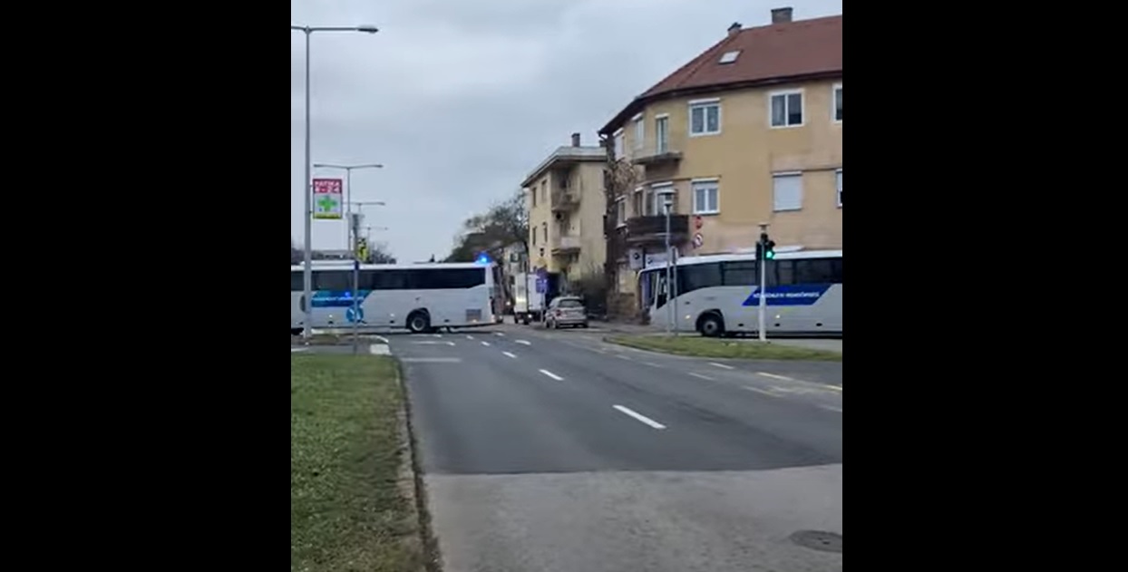 Így vonulnak a rendőrök Baumann Péter temetésére