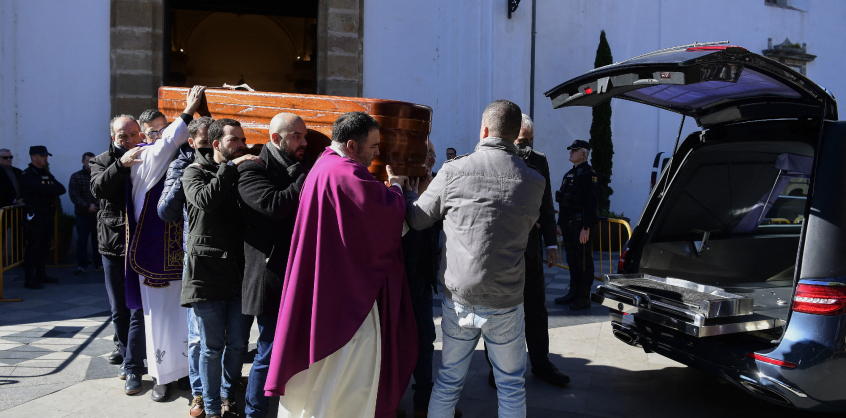 Eltemették a templomban meggyilkolt spanyol sekrestyést