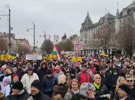 Közel ezren tiltakoztak Debrecenben a CATL akkumulátorgyár ellen