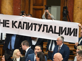 Szerb-koszovói konfliktus – Dulakodás tört ki a belgrádi parlamentben