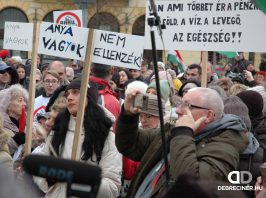 Ismét tüntettek Debrecenben az akkumulátorgyár ellen