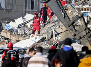 Megrázó: így mentik a túlélőket a törökországi földrengés után