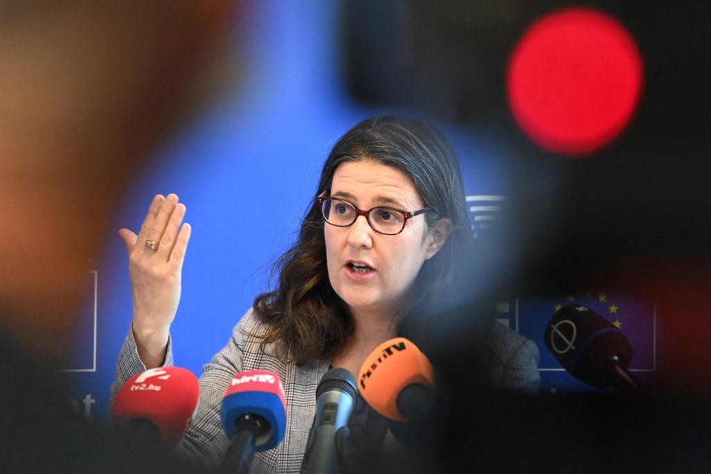 A magyar kémeket megvádoló EP-képviselő szerint „pontatlanul fogalmazott” 