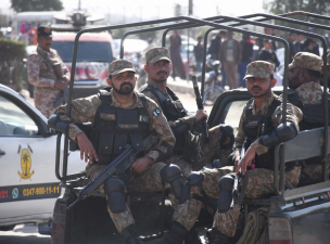 Tizenkét terroristával végeztek a pakisztáni biztonsági erők