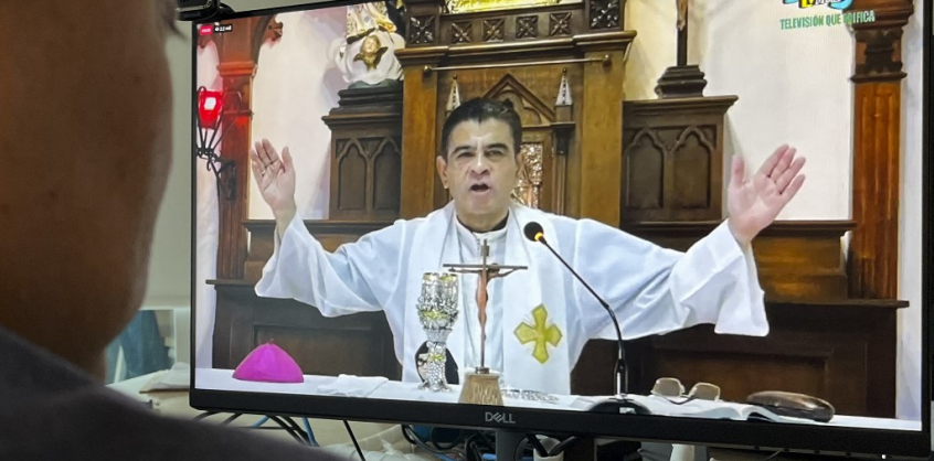 Huszonhat év börtönre ítéltek egy katolikus püspököt