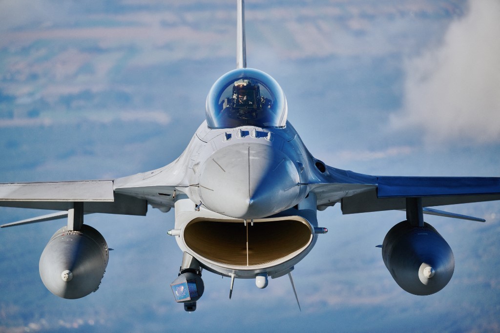 A lengyel államfő szerint mégsem olyan egyszerű vadászgépeket adni Ukrajnának