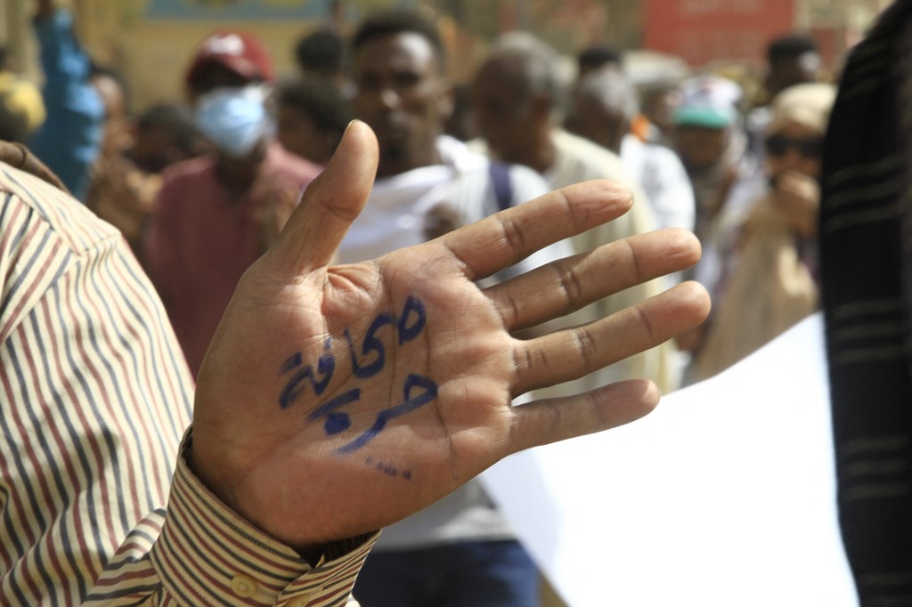 A szudáni bíróság kézamputációra ítélt három férfit lopásért