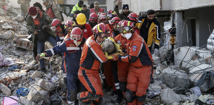 Török-szíriai földrengés: kilencedik napon is találtak túlélőket