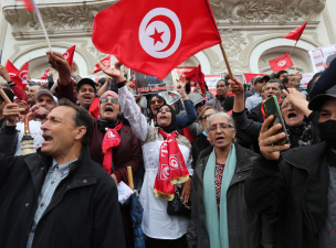 Letartóztatták a tunéziai elnök több kritikusát