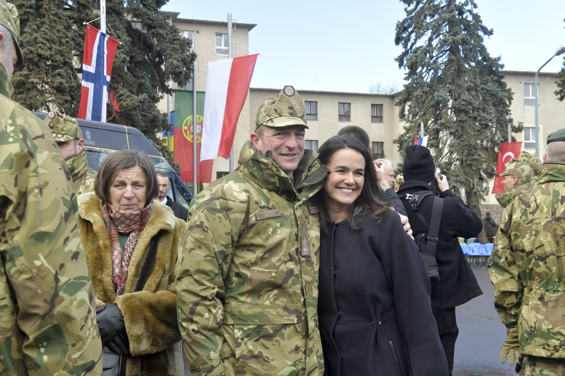 Novák Katalin férje letette a katonai esküt