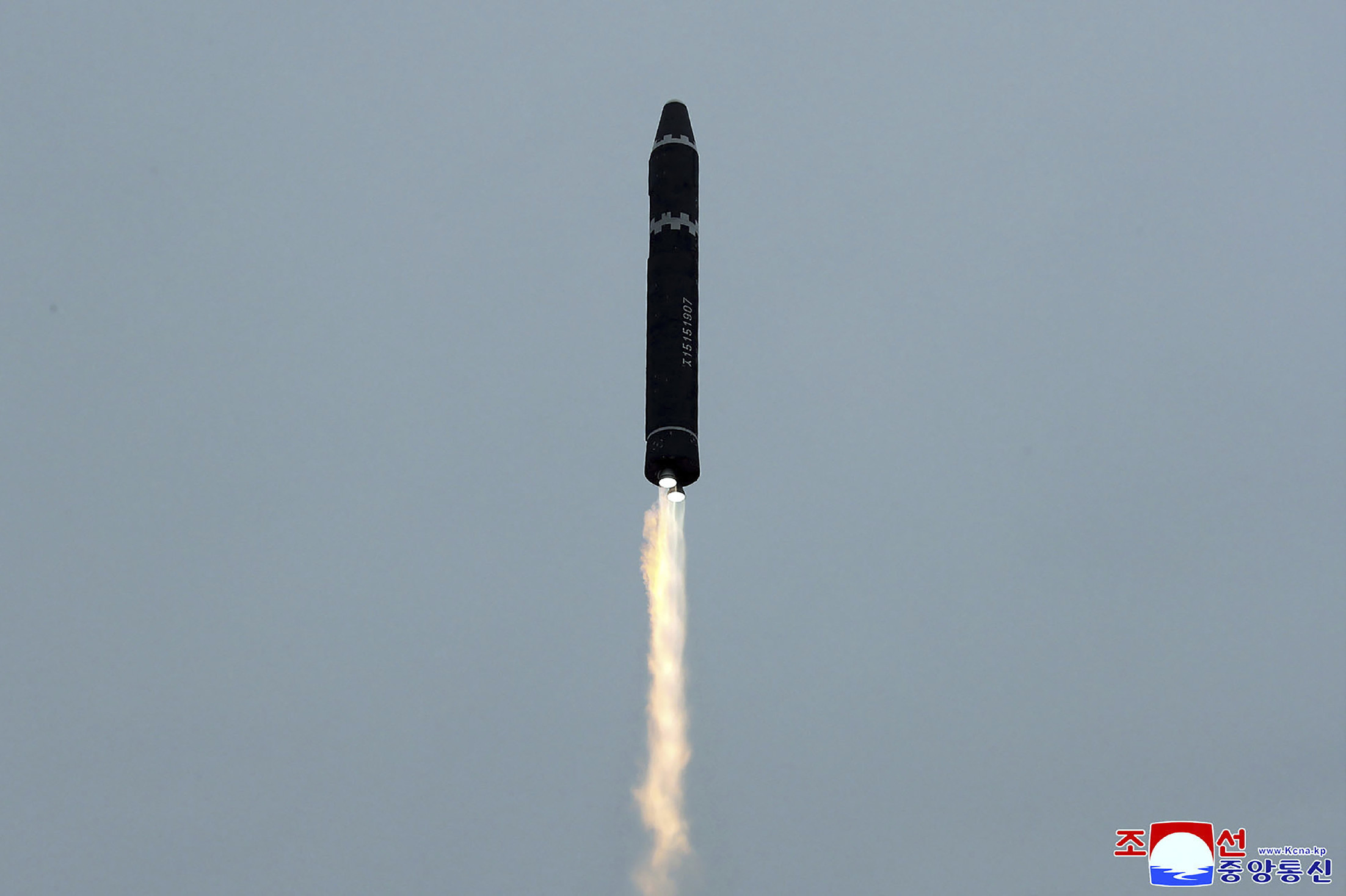 Észak-Korea két rövid hatótávolságú ballisztikus rakétát lőtt ki hétfőn