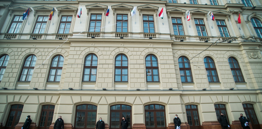 Az orosz kémbank és annak magyar vezetője a szankciós listán