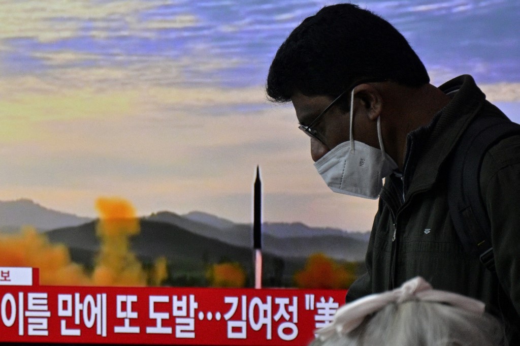 Észak-Korea ismét négy tesztrakétával demonstrálta nukleáris tüzelőerejét