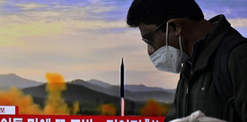 Észak-Korea ismét négy tesztrakétával demonstrálta nukleáris tüzelőerejét