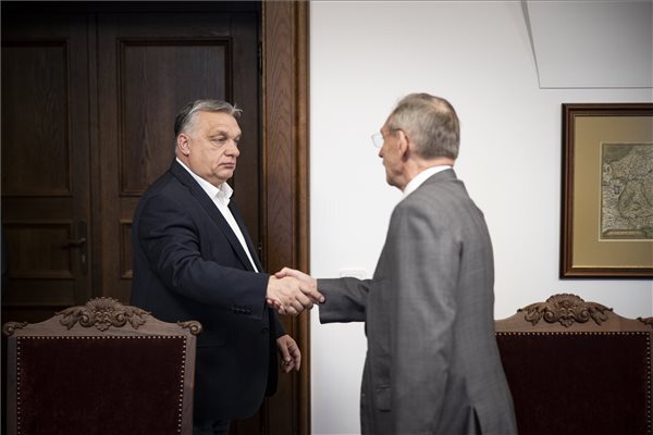 Orbán Viktor: „a genderideológia nem egy ilyen trendi dumcsi”