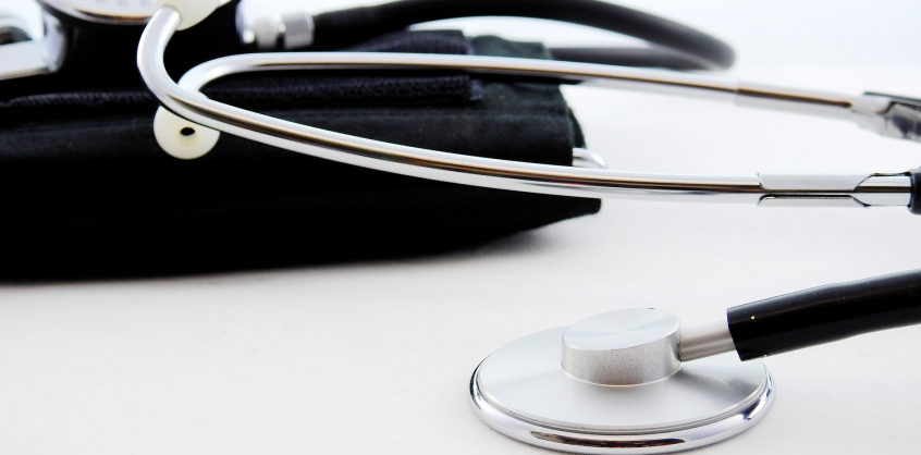 Az egészségügyi államtitkár egyik új helyettese sem rendelkezik orvosi diplomával 