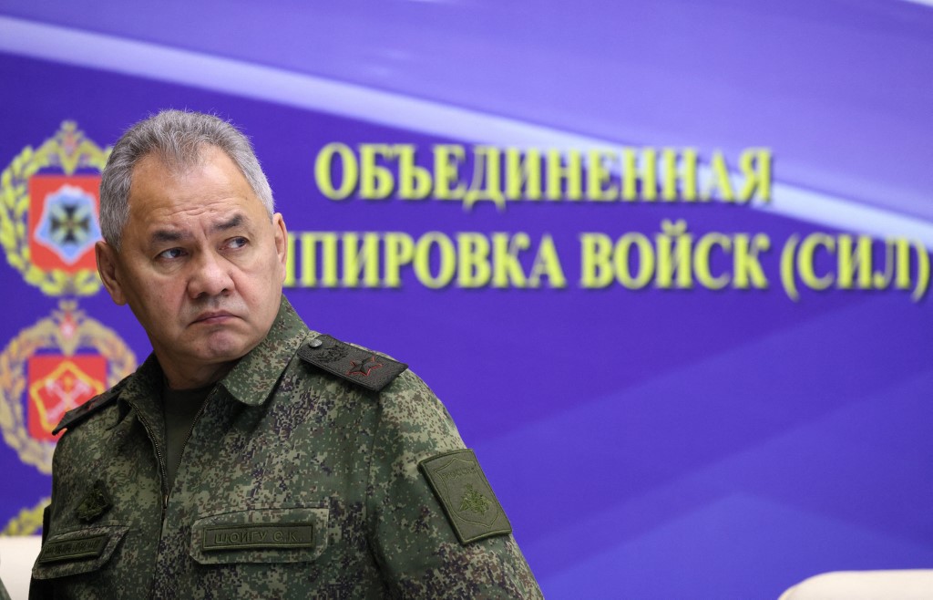 Az orosz védelmi miniszter ellátogatott a frontvonalra