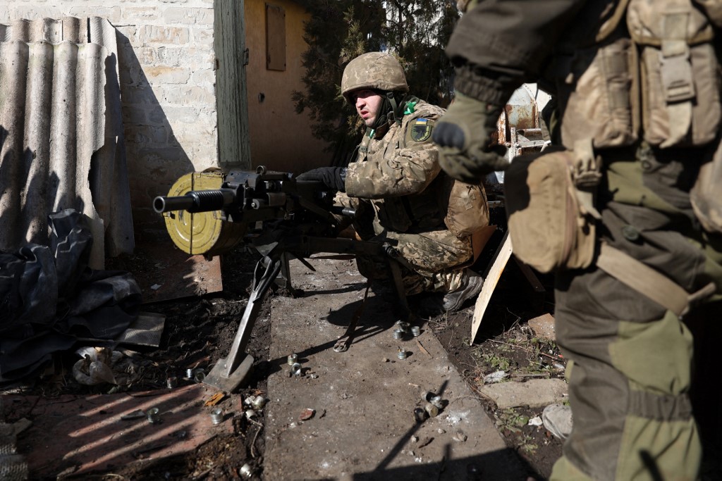 Egyre nagyobb nyomás éri az ukrán védőket Bahmutban