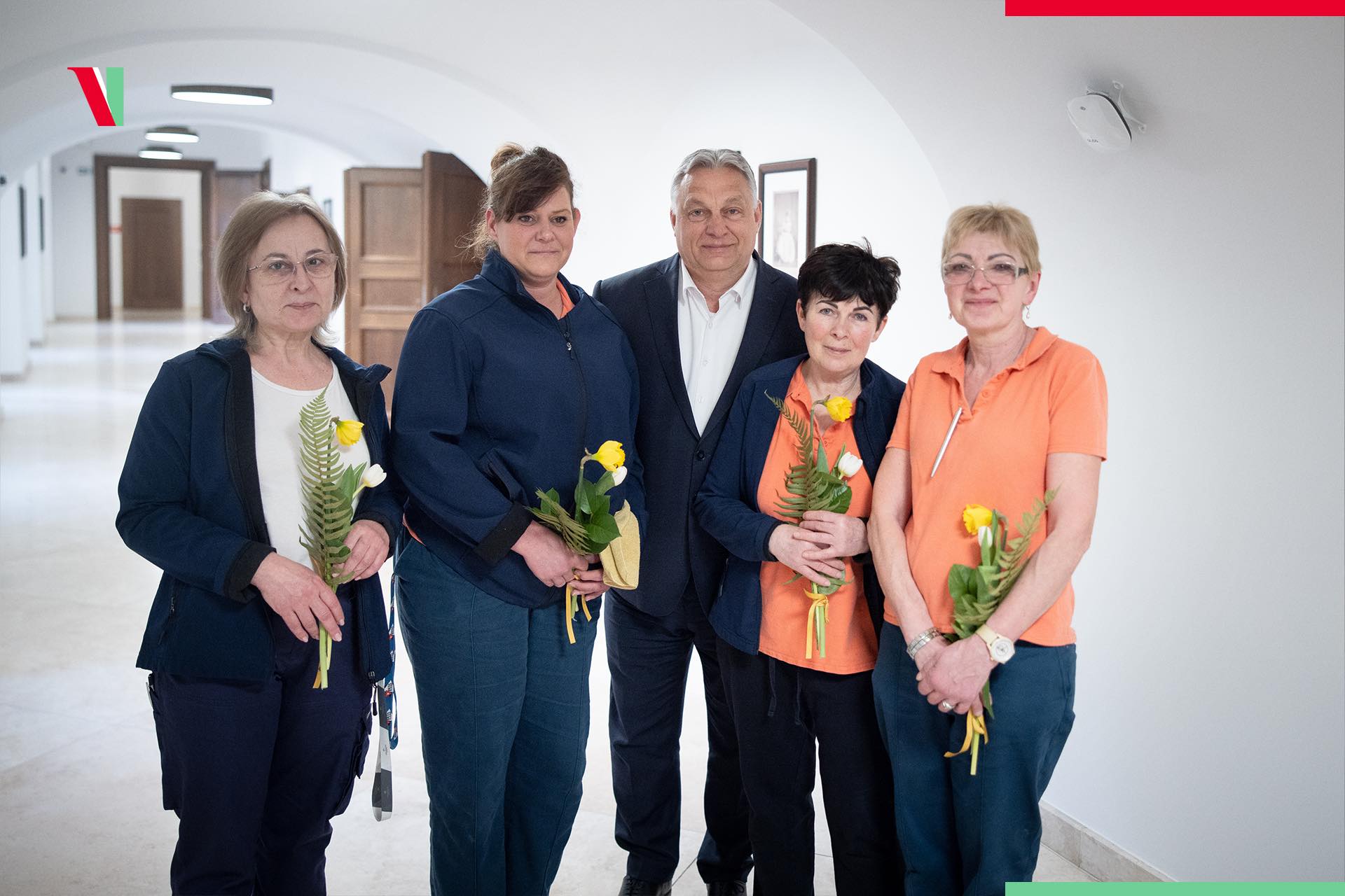 Orbán nőnap alkalmából köszönetet mondott a Karmelita „tisztaságért felelős hölgyeinek”
