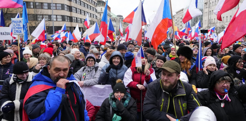 Ismét a kormány ellen tüntettek Prágában