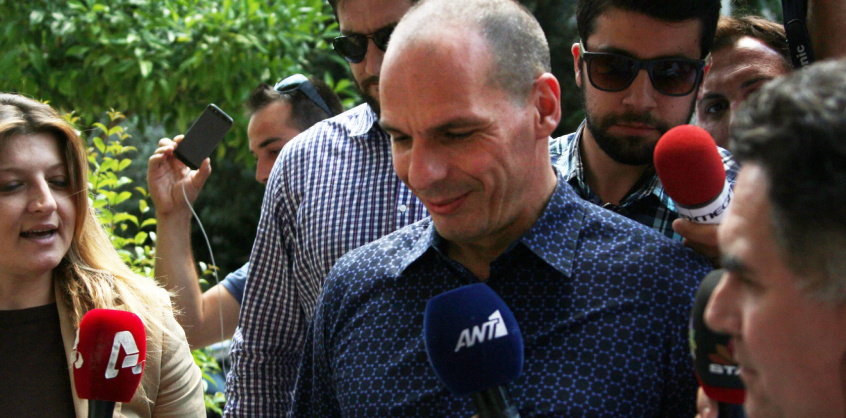 Megtámadták a volt görög, baloldali pénzügyminisztert, kórházba került