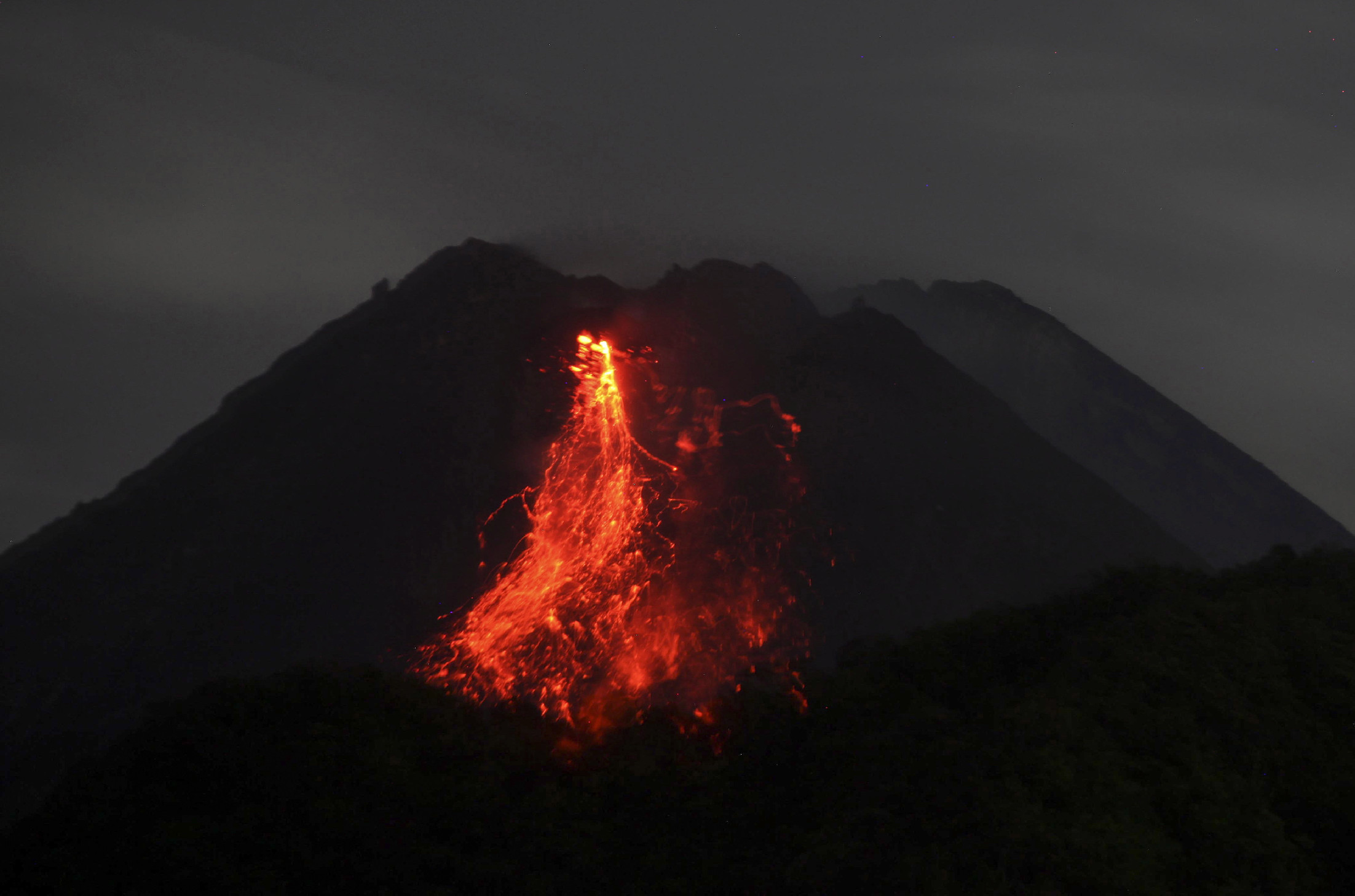 Kitört a Merapi vulkán Indonéziában