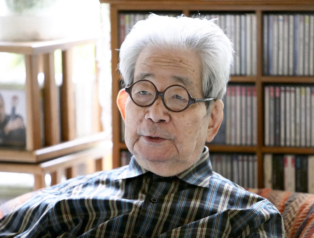 Elhunyt Óe Kenzaburo