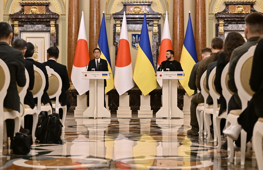 A Kijev melletti Bucsában is tiszteletét tette a japán miniszterelnök