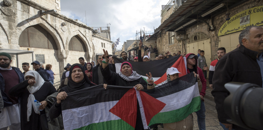 Letartóztattak 350 palesztint az Al-Aksza mecsetben kitört zavargások miatt